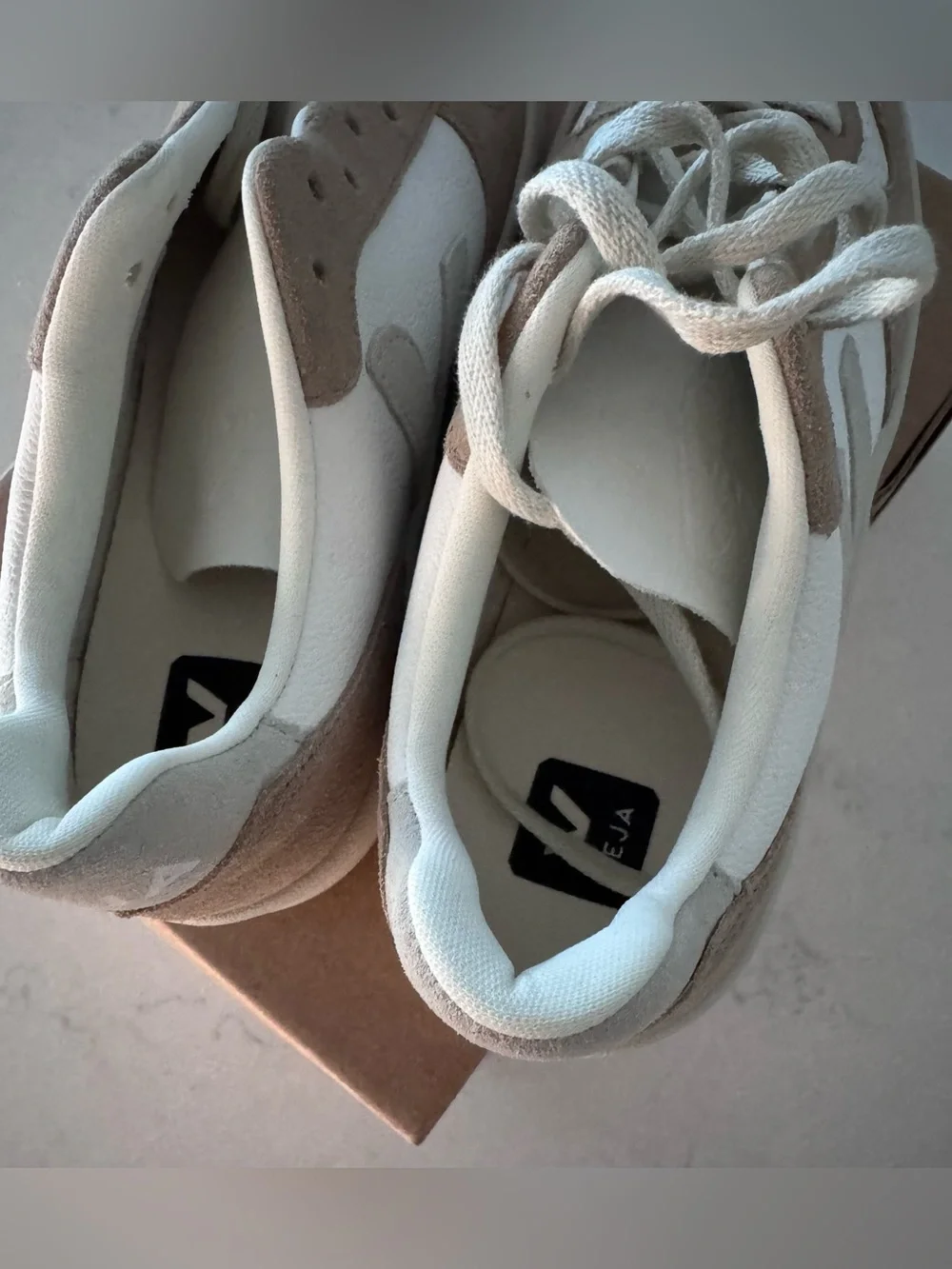 Veja Women’s Low-Top Sneakers White/Beige